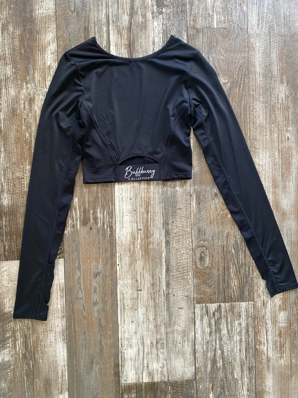 BuffBunny Black Long-Sleeve Cropped Active Top - Picture 2 of 2